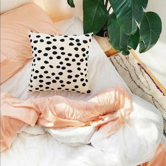 NWT set of two 18x18 pillow covers love and dots - Picture 3 of 5